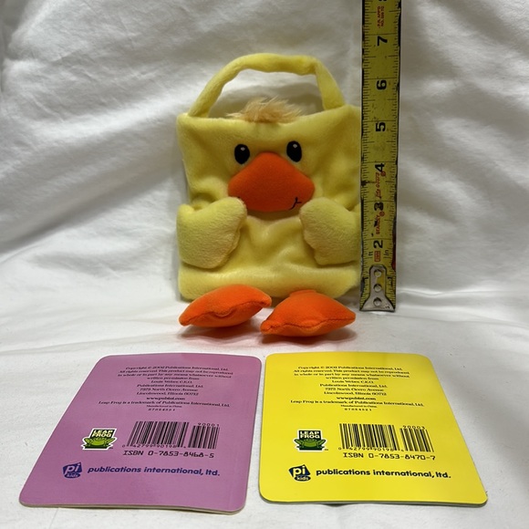 Quack pack with 4 kids books - Picture 3 of 4